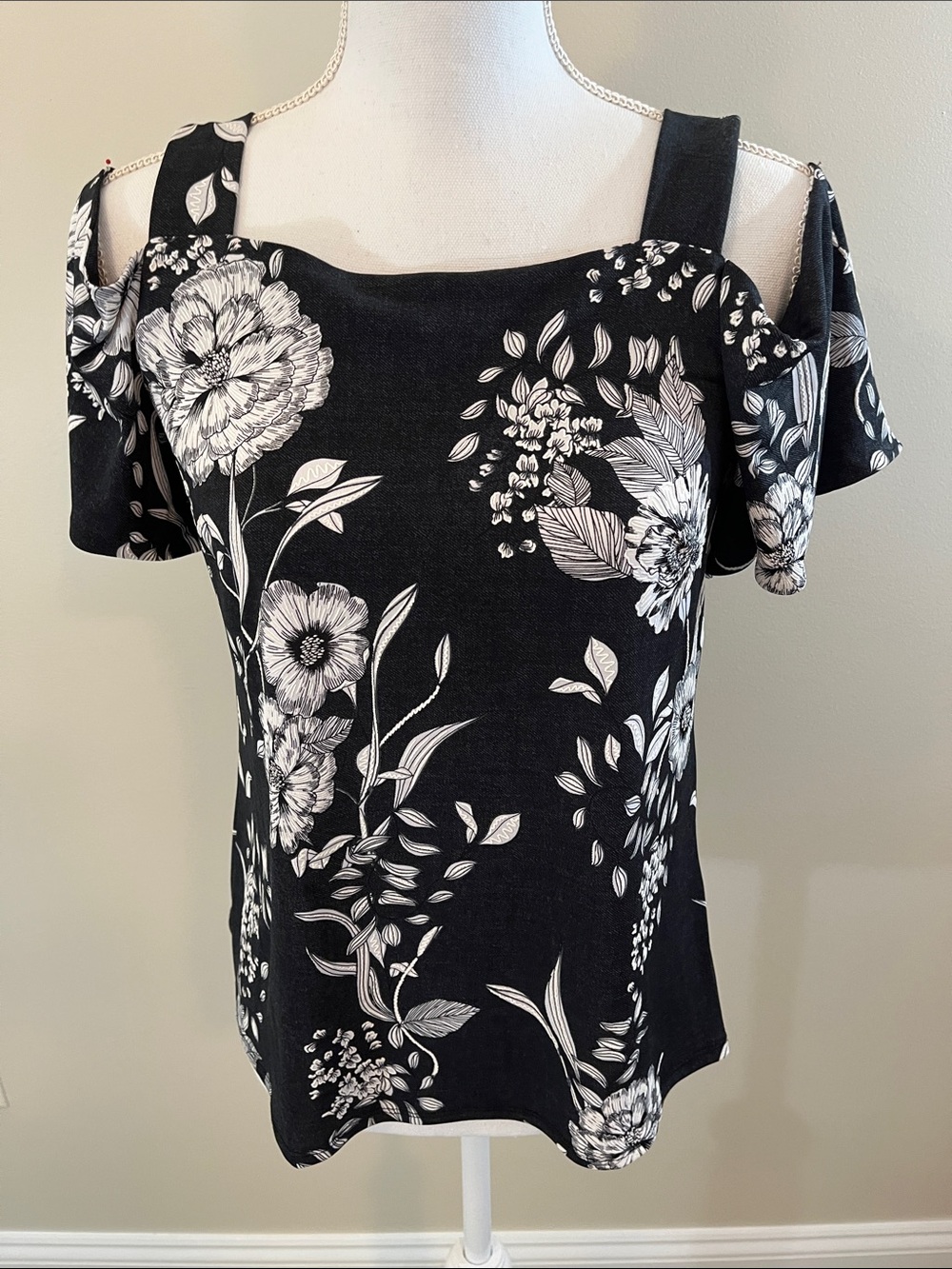 INC International Concepts Black & White Floral Cold-Shoulder Camisole